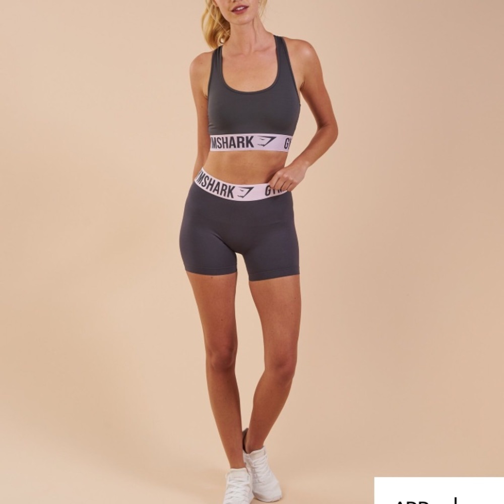Gymshark NWT fit shorts charcoal/chalk pink size L